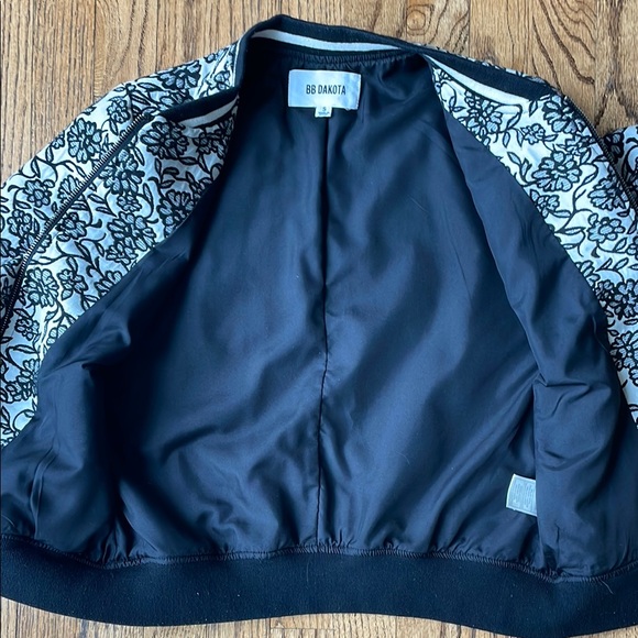 BB Dakota Black and White Floral Bomber Jacket - Picture 7 of 9